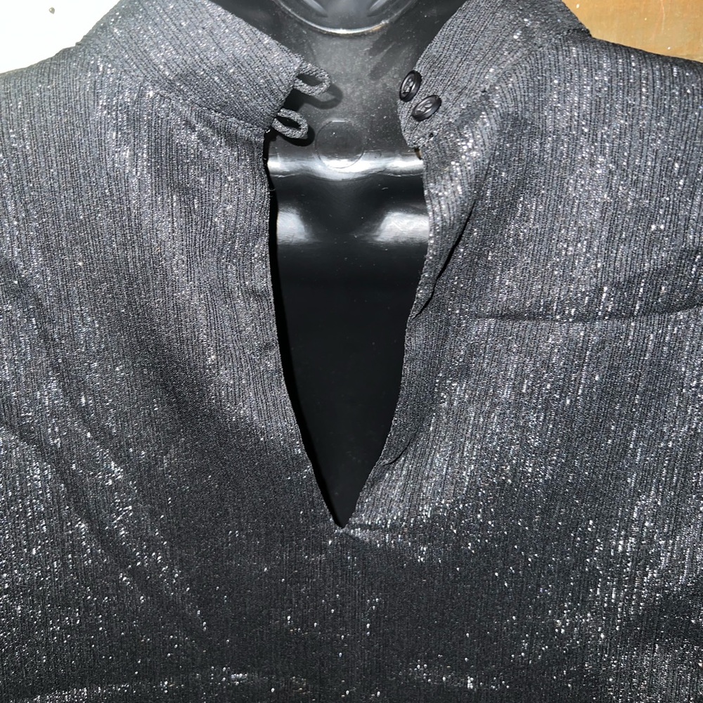 BB Dakota Black Whimsical Chic Shimmer Mock Neck Keyhole Back Blouse Size S - Picture 9 of 15